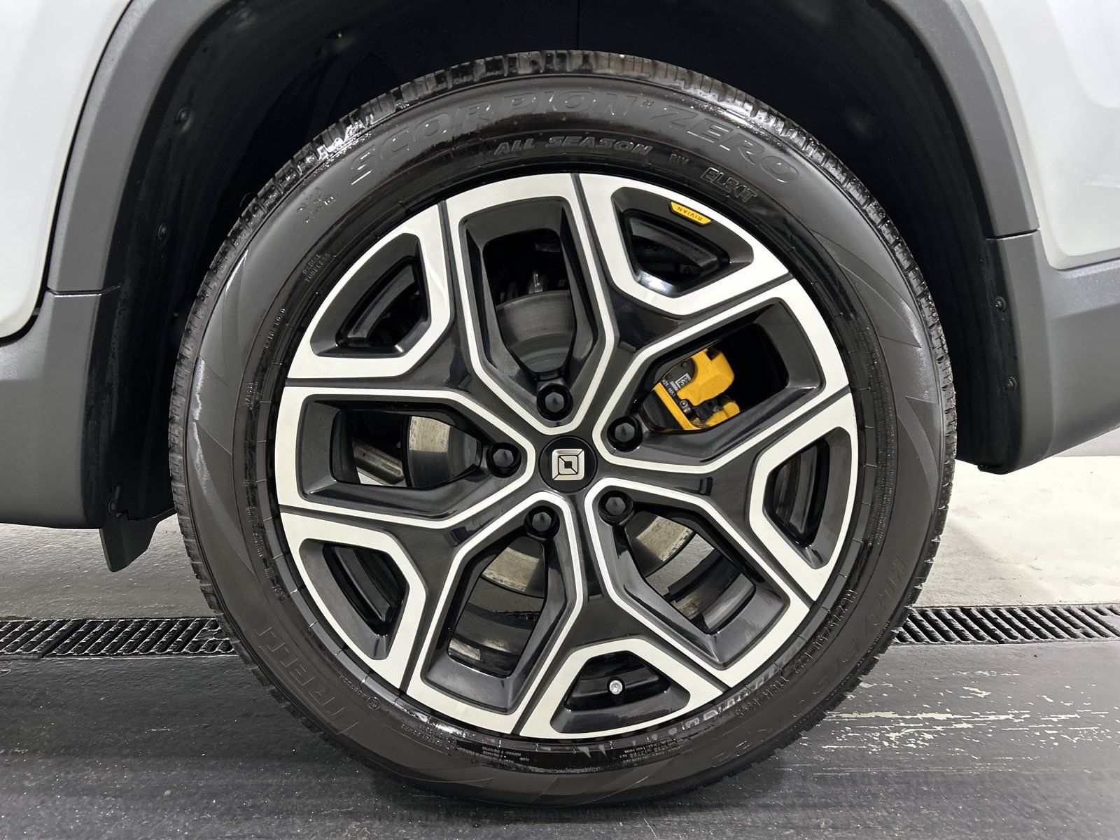 Used 2022 Rivian R1T Adventure AWD/4WD image 10