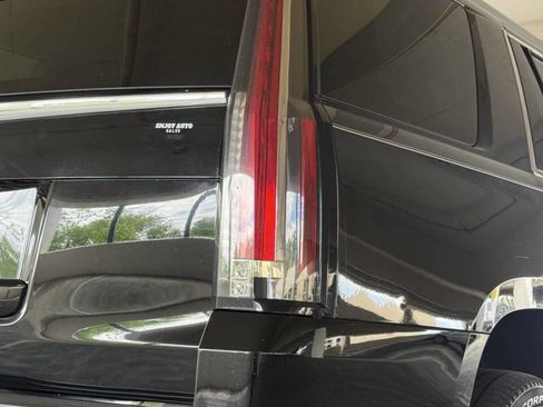 Used 2015 Cadillac Escalade Luxury image 10