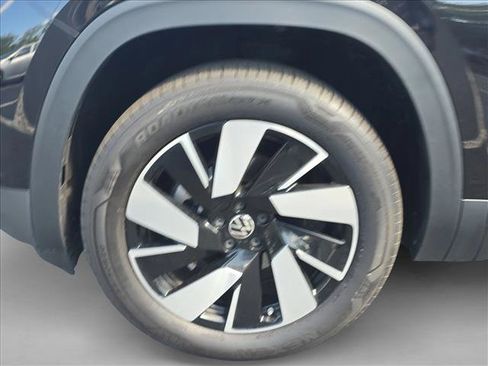 Certified 2026 Volkswagen Atlas Cross Sport SE w/ Panoramic Sunroof Package FWD image 27