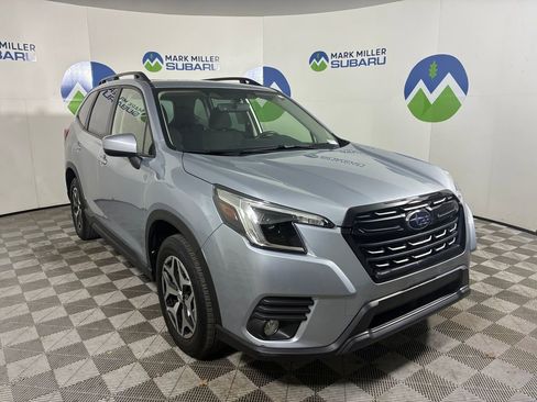 Used 2023 Subaru Forester Premium image 1