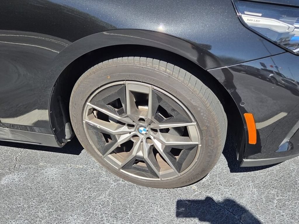 Used 2026 BMW 530i xDrive AWD/4WD image 4
