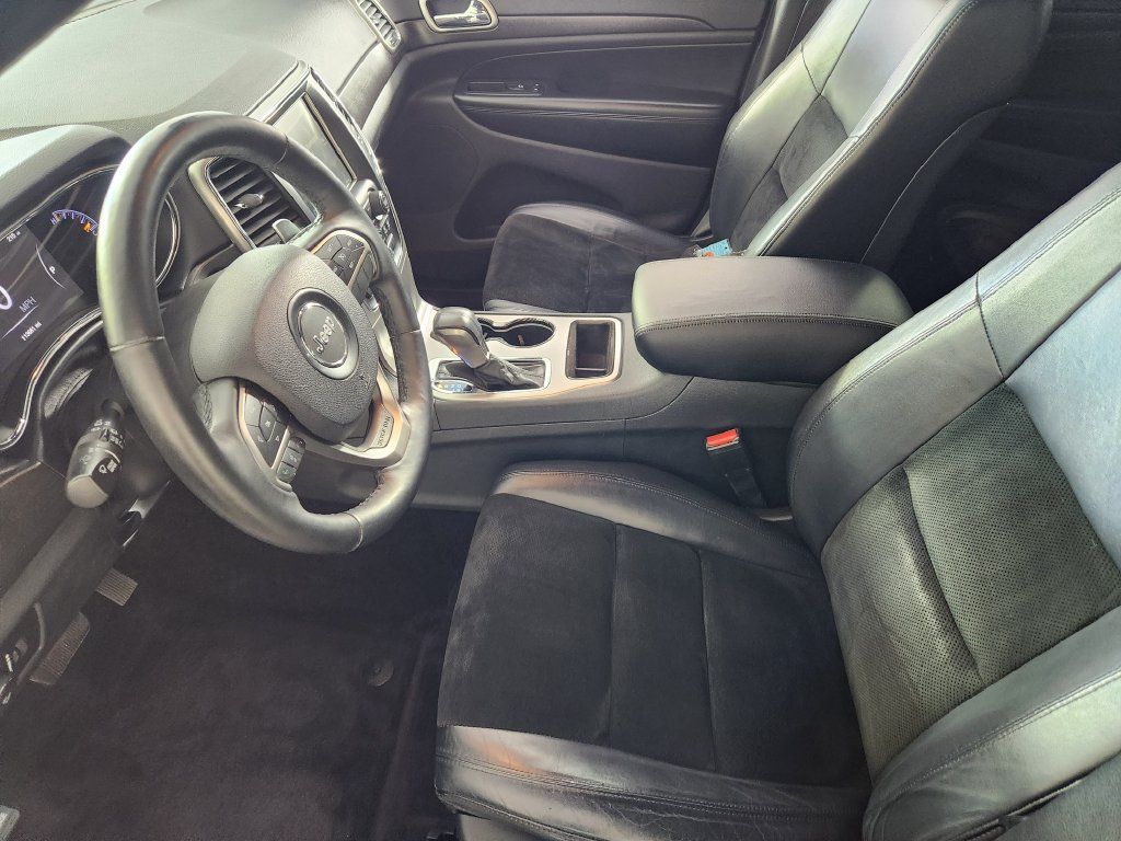 Used 2017 Jeep Grand Cherokee Altitude AWD/4WD image 12
