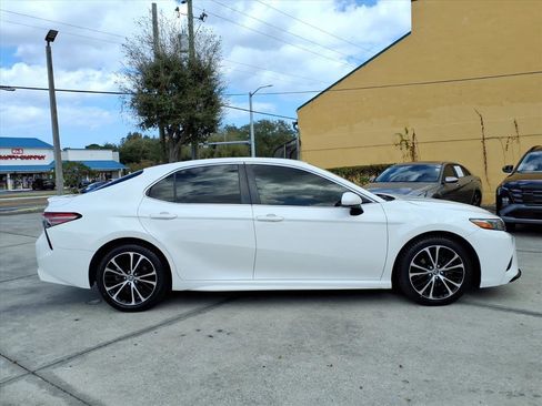 Used 2018 Toyota Camry SE image 13