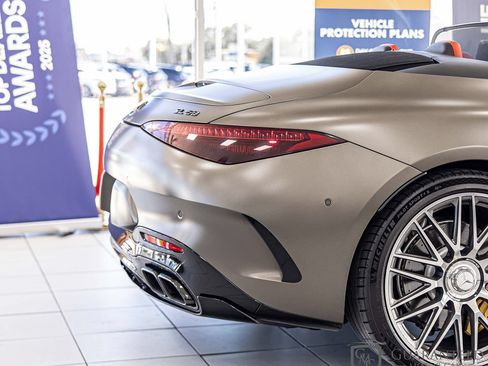 Used 2022 Mercedes-Benz SL 63 AMG 4MATIC w/ AMG Aerodynamic Package image 16