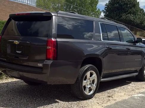 Used 2016 Chevrolet Suburban LT image 5