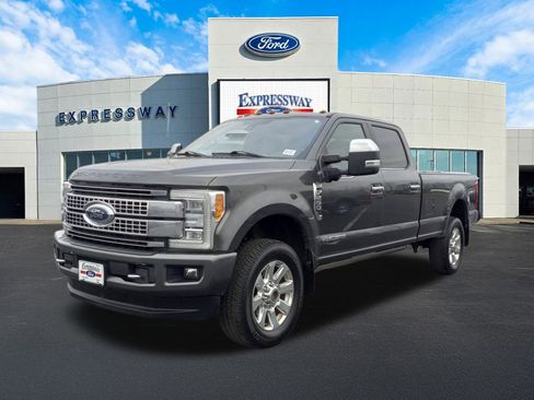 Used 2017 Ford F250 Platinum w/ Platinum Ultimate Package image 2