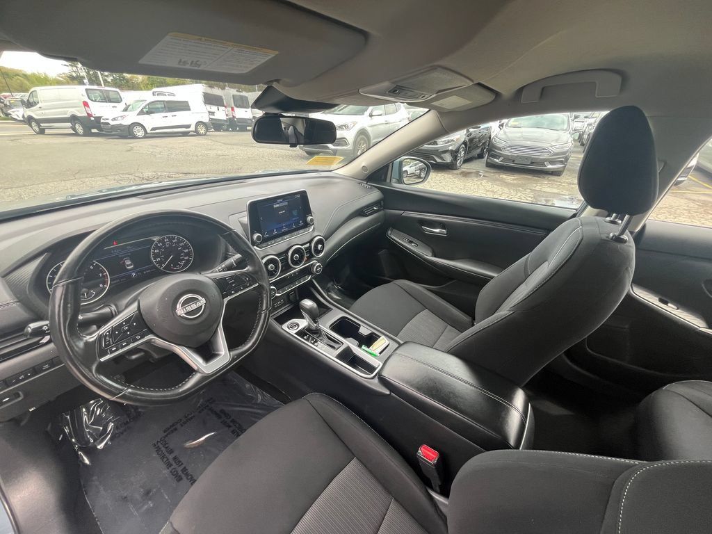 Used 2024 Nissan Sentra SV FWD image 26