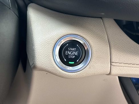 Used 2022 Buick Envision Essence w/ Technology Package I FWD image 41