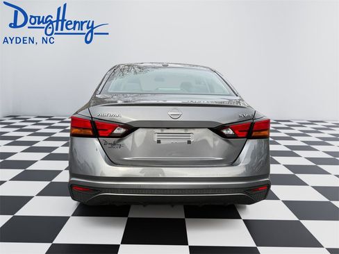 Used 2024 Nissan Altima 2.5 SV image 4