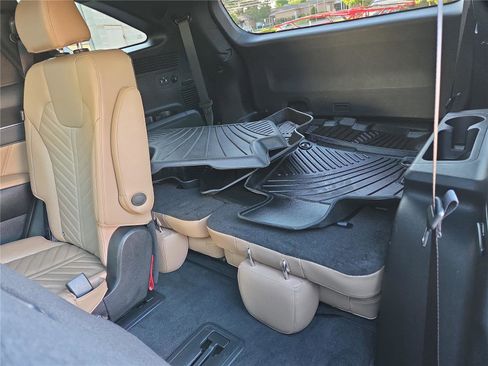 Certified 2024 Kia Sorento SX Prestige w/ Olive Brown Leather Package AWD/4WD image 24
