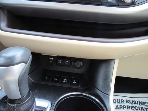 Used 2018 Toyota Highlander XLE image 16