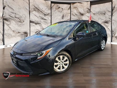 Used 2023 Toyota Corolla LE image 2