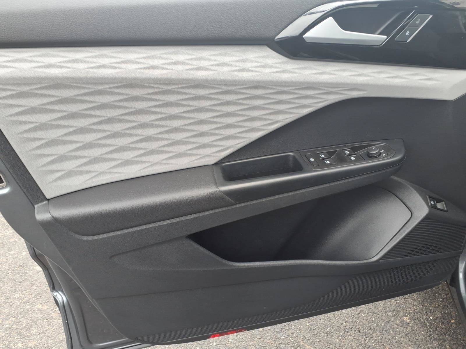Certified 2023 Volkswagen Taos S FWD image 17