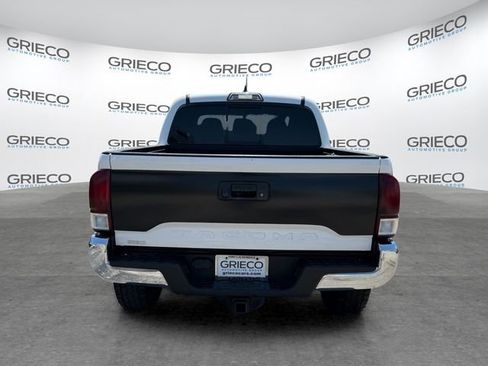 Used 2017 Toyota Tacoma SR5 w/ Tow Package AWD/4WD image 6