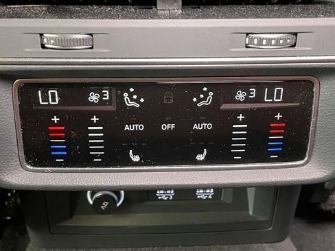 Used 2020 Audi Q8 Prestige w/ Prestige Package image 25