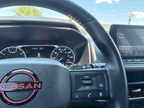 Used 2025 Nissan Rogue SV AWD/4WD image 14