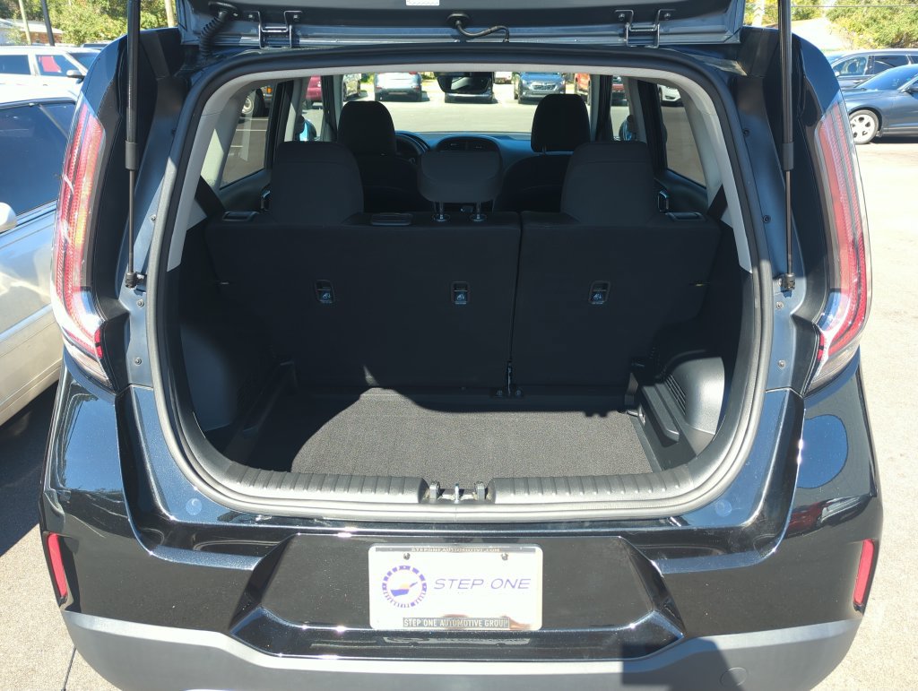 Used 2025 Kia Soul LX FWD image 31