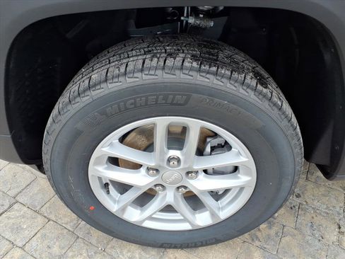 New 2025 Jeep Grand Cherokee L Laredo image 21