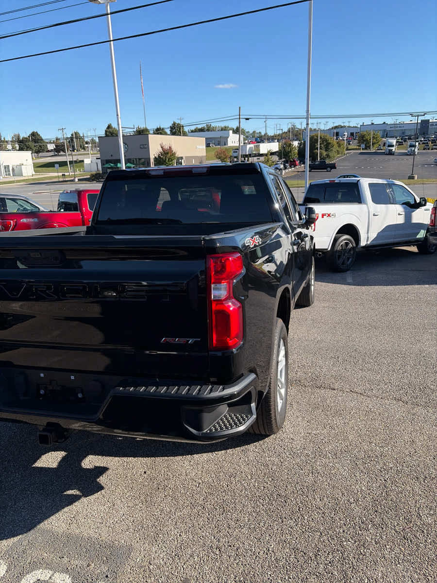 Used 2022 Chevrolet Silverado 1500 RST AWD/4WD image 16