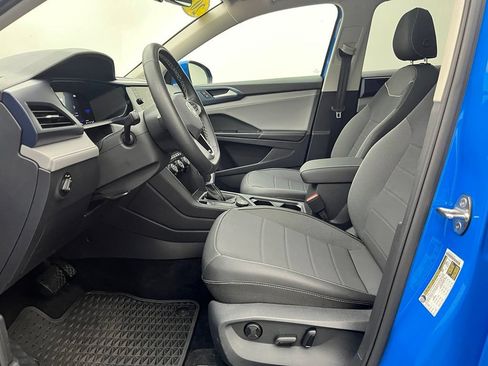 Used 2024 Volkswagen Taos SE w/ Panoramic Sunroof Package AWD/4WD image 19