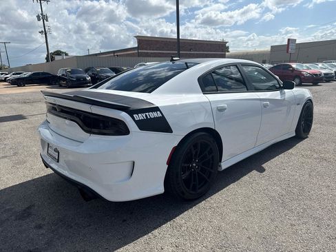 Used 2017 Dodge Charger R/T RWD image 6