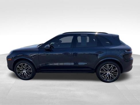 Used 2024 Porsche Cayenne AWD/4WD image 3