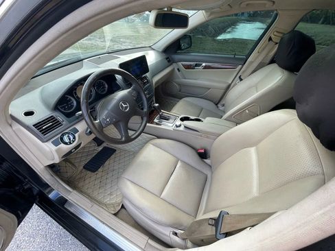 Used 2009 Mercedes-Benz C 300 Sedan image 25