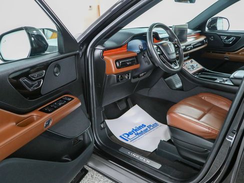 Used 2024 Lincoln Aviator Reserve w/ Jet Package AWD/4WD image 3