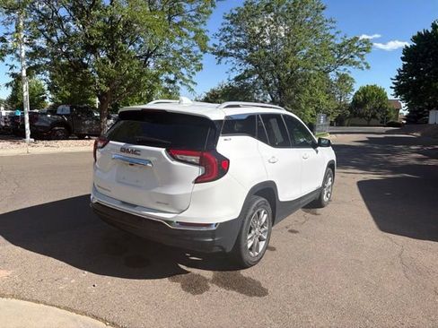 Used 2024 GMC Terrain SLT AWD/4WD image 5