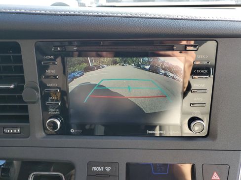 Used 2019 Toyota Sienna L image 35