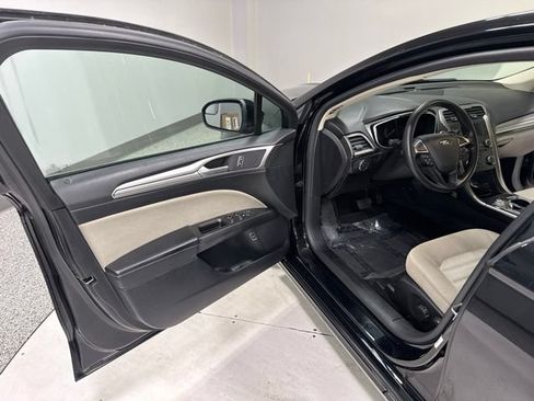 Used 2018 Ford Fusion S FWD image 7