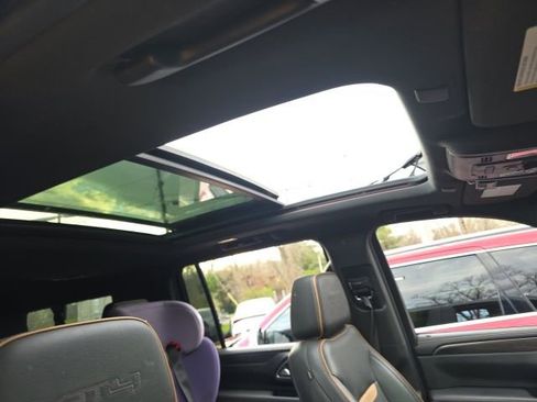 Used 2021 GMC Yukon XL AT4 image 8