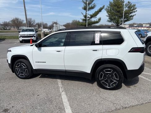 New 2026 Jeep Cherokee Laredo AWD/4WD image 18