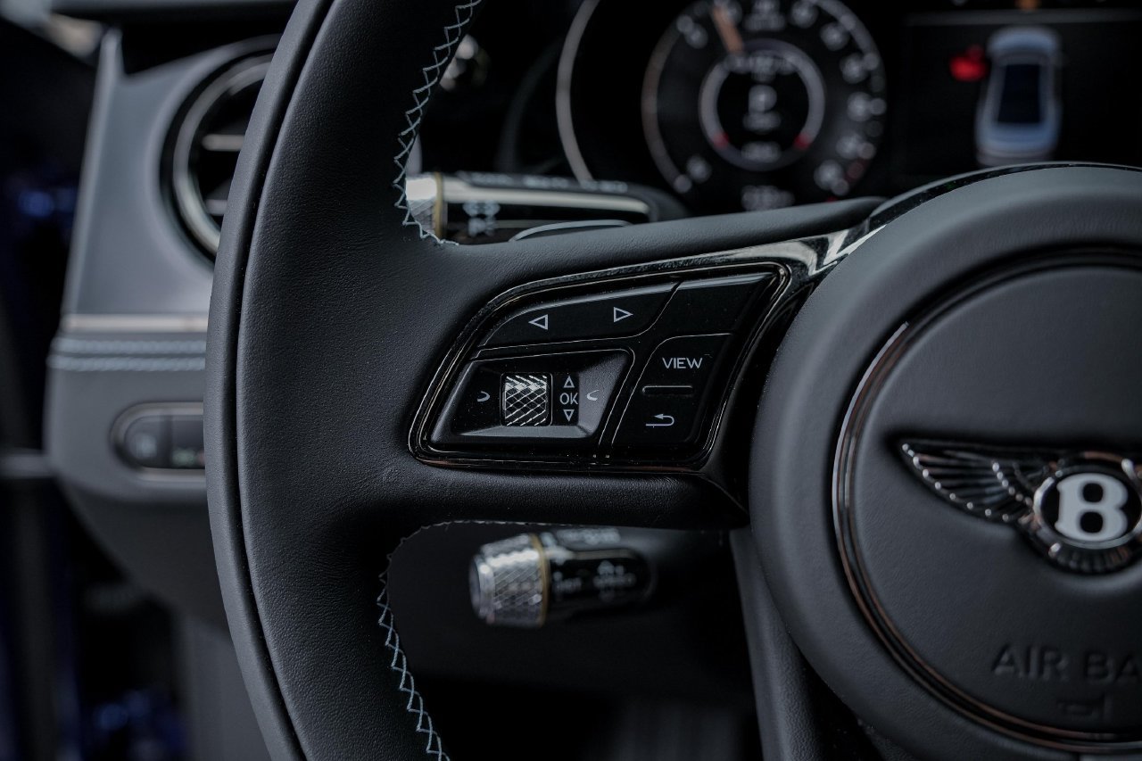 Used 2025 Bentley Flying Spur Plug-In Hybrid AWD/4WD image 27