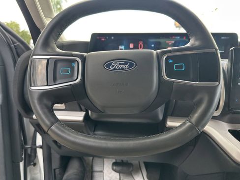 Used 2025 Ford Expedition Active AWD/4WD image 21