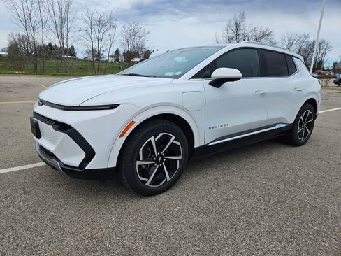 Used 2025 Chevrolet Equinox EV LT image 3