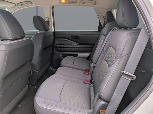 Used 2024 Nissan Pathfinder SV AWD/4WD image 18