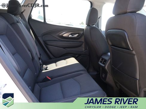 Used 2024 GMC Terrain SLE FWD image 12