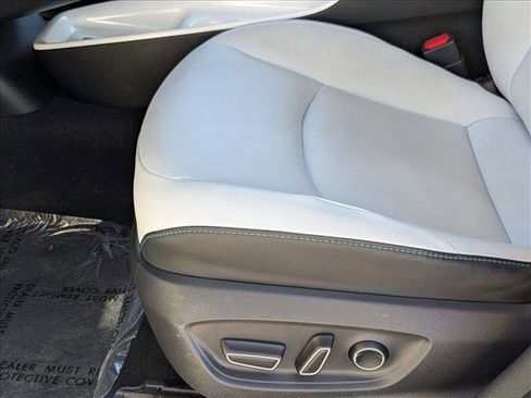 Used 2018 Toyota Prius Prime Premium image 15