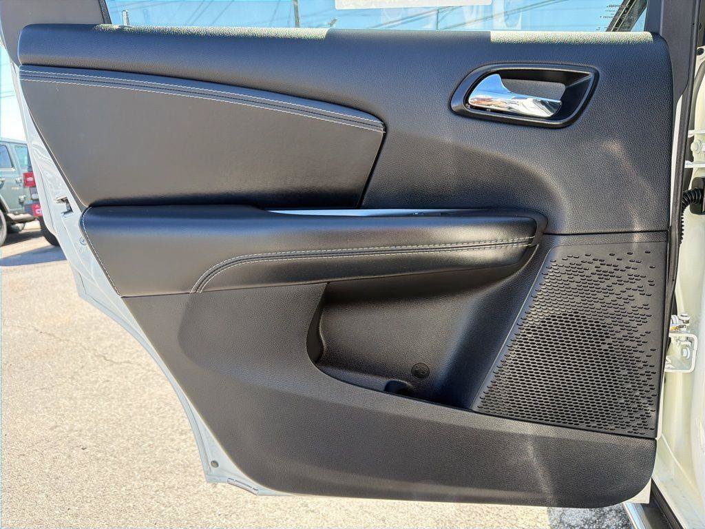Used 2018 Dodge Journey Crossroad FWD image 21