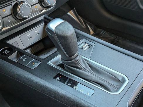 Used 2025 Nissan Kicks SV image 12