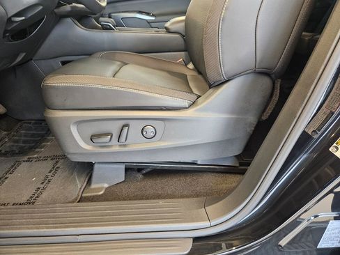 Used 2025 Nissan Pathfinder SL AWD/4WD image 15