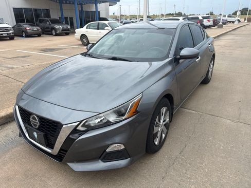 Used 2019 Nissan Altima 2.5 S FWD image 3