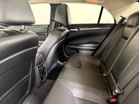 Used 2019 Chrysler 300 Limited image 24
