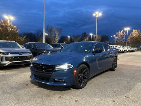 Used 2020 Dodge Charger SXT w/ Plus Group image 7
