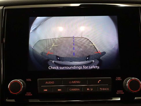 Used 2024 Nissan Titan SV w/ SV Convenience Package image 12