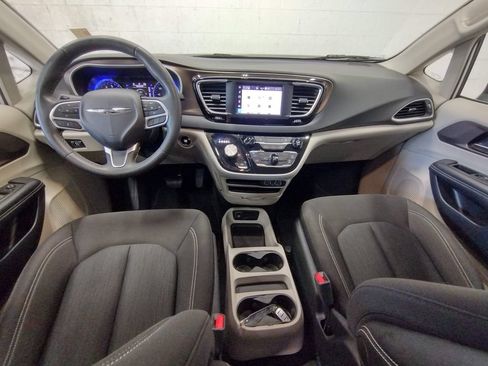 Used 2023 Chrysler Voyager LX FWD image 37