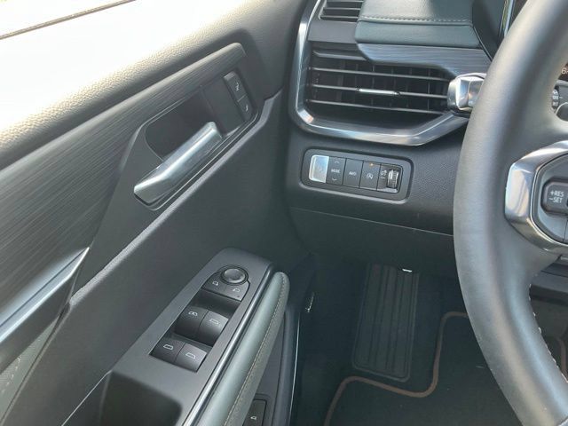 Used 2025 GMC Acadia AT4 AWD/4WD image 25