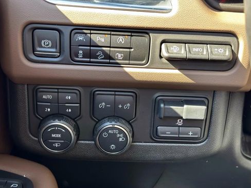 Used 2023 Chevrolet Tahoe High Country AWD/4WD image 17