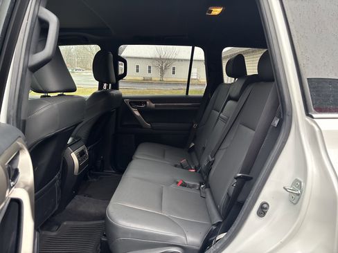 Used 2020 Lexus GX 460 Premium w/ Premium Package image 14